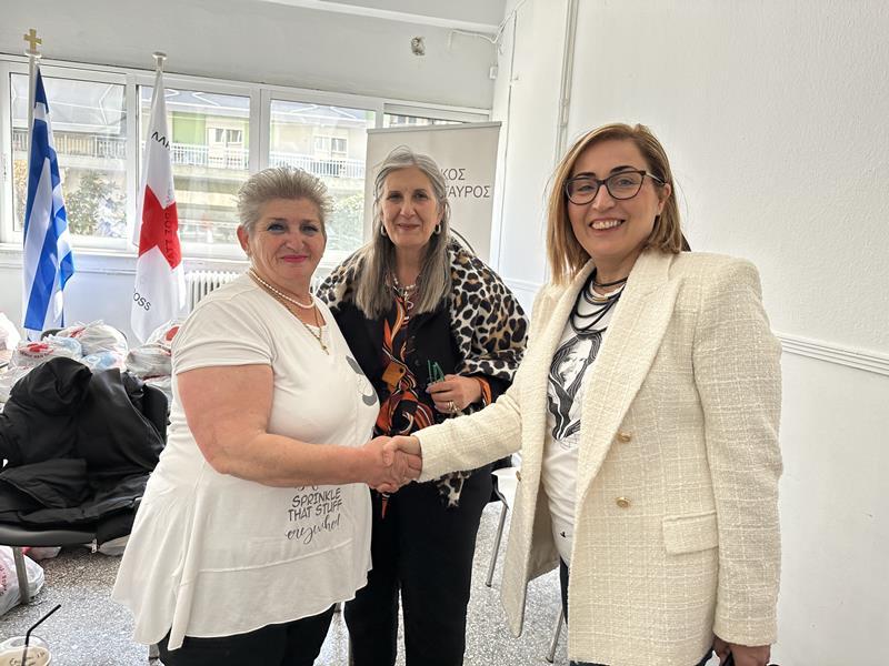 Στο τμήμα του Ερυθρού Σταυρού της Νάουσας η υποψήφια Βουλευτής Ημαθίας με την ΝΔ κα.Αραμπατζή Στέλλα