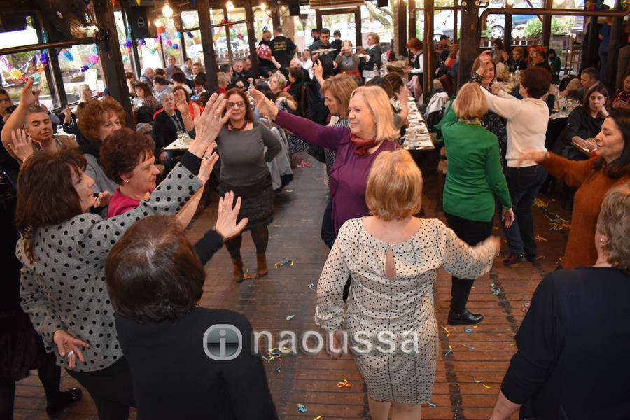 Ξέφρενο γλέντι Τσικνοπέμπτης στις Τέσσερις Εποχές (video)