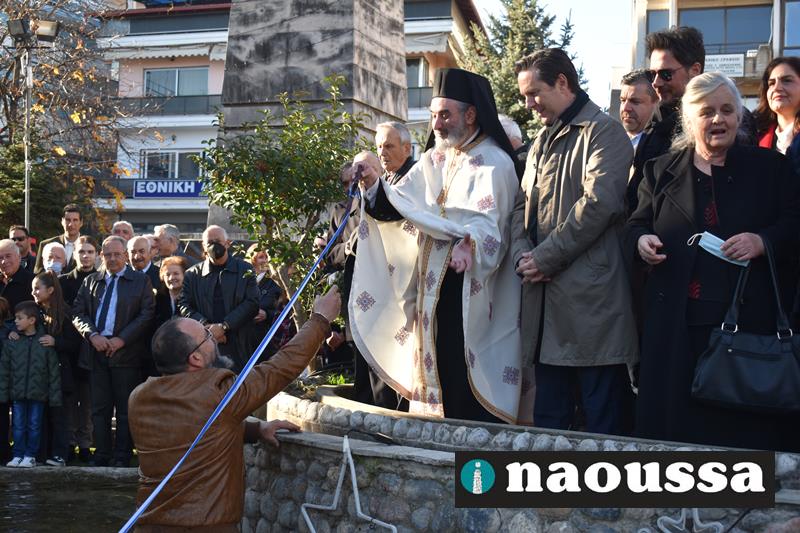 Ο Αγιασμός των υδάτων στην πλατεία Καρατάσου (video+φωτορεπορτάζ) 