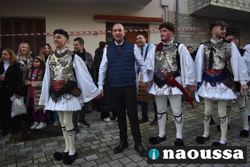 Έβγαλαν τον Πρόσωπο και χόρεψαν με χάρη στα Αλώνια οι Γενίτσαροι και οι Μπούλες 