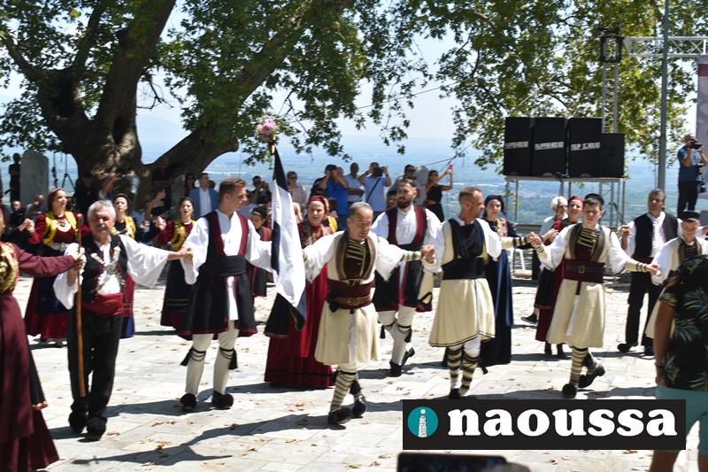 Ο «Μεγάλος χορός», «Κόρλου Μάρι» με τη συμμετοχή όλων των Συλλόγων που συμμετέχουν στο Αντάμωμα της Νάουσας (video+φωτορεπορτάζ)