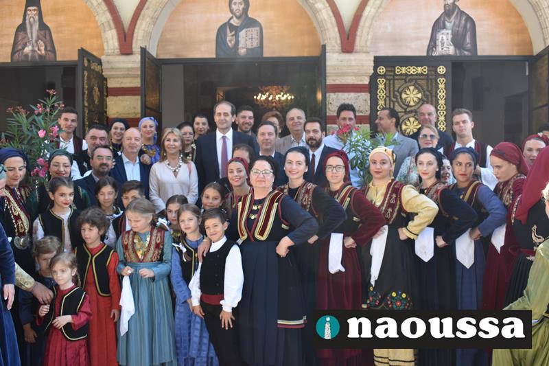 O Εκκλησιασμός στον Ιερό Μητροπολιτικό Ναό Μεταμόρφωσης του Σωτήρος Νάουσας για το 36ο Πανελλήνιο Αντάμωμα Βλάχων στη Νάουσα (φωτορεπορτάζ)