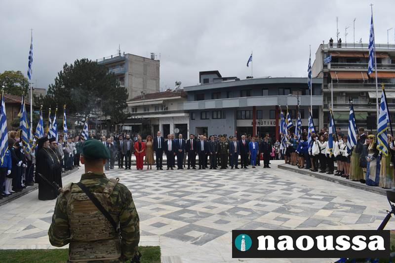 Η κατάθεση στεφάνων για την 112η Επέτειο Απελευθέρωσης της Νάουσας (video+φωτορεπορτάζ)