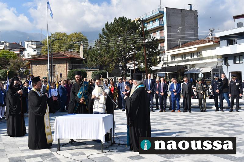 Η κατάθεση στεφάνων στο Ηρώο της Νάουσας για την απελευθέρωσή της από τον Τουρκικό ζυγό (video+φωτορεπορτάζ)