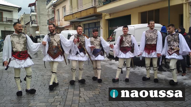 Έβγαλαν τον Πρόσωπο και χόρεψαν με χάρη στα αλώνια οι Γενίτσαροι και οι Μπούλες (video+φωτορεπορτάζ)