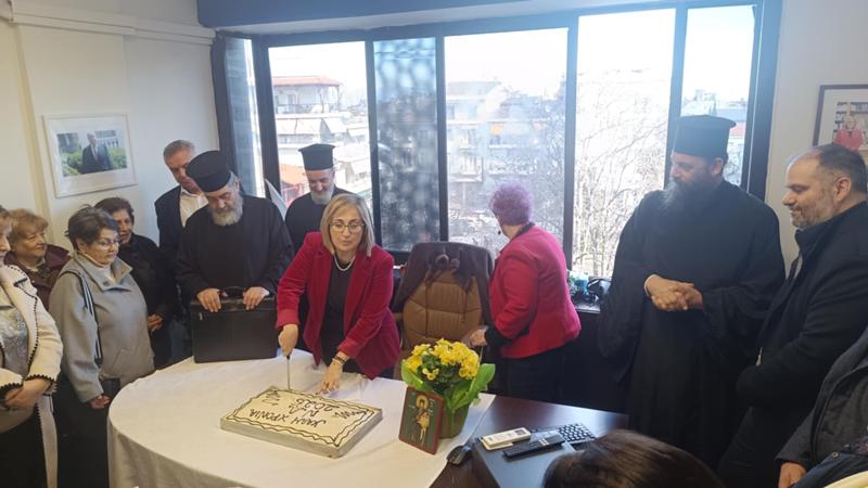 Σε θερμό κλίμα ο αγιασμός των πολιτικών γραφείων της Στέλλας Αραμπατζή στη Νάουσα