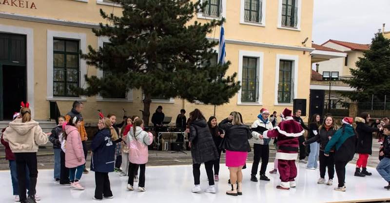 Μια Μαγική Χριστουγεννιάτικη Εκδήλωση στο 3ο Δημοτικό Σχολείο Νάουσας Γαλάκεια 
