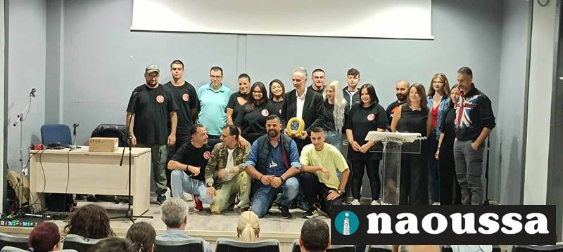 Παρέδωσε τον 3ο απινιδωτή στο 9ο δημοτικό σχολείο ο ARTVILLE - ΤΕΧΝΟΠΟΛΗ ΝΑΟΥΣΑΣ