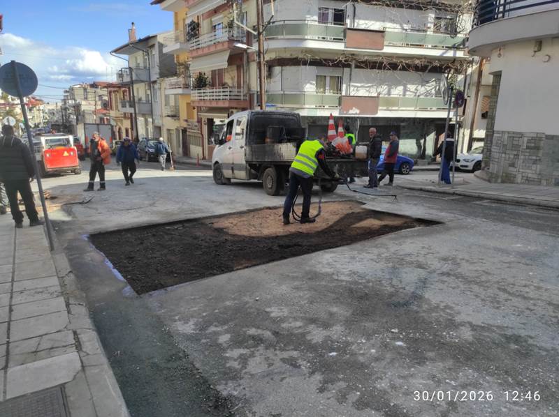 Έργα ασφαλτόστρωσης από τη ΔΕΥΑΝ – 50 τόνοι πίσσας σε μία ημέρα
