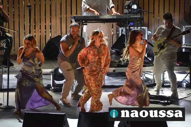 Μάγεψε τη Νάουσα η Νατάσσα Μποφίλιου (video+φωτορεπορτάζ)