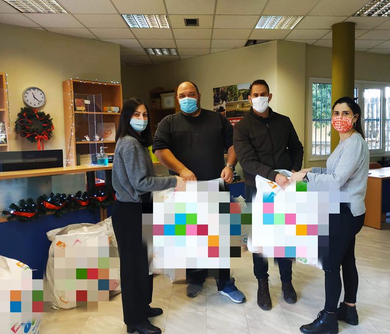 «Γεύματα αγάπης», τρόφιμα και παιχνίδια θα μοιραστούν την παραμονή της Πρωτοχρονιάς σε 450 οικογένειες και άτομα ευάλωτων κοινωνικών ομάδων με πρωτοβουλία του Δήμου Νάουσας