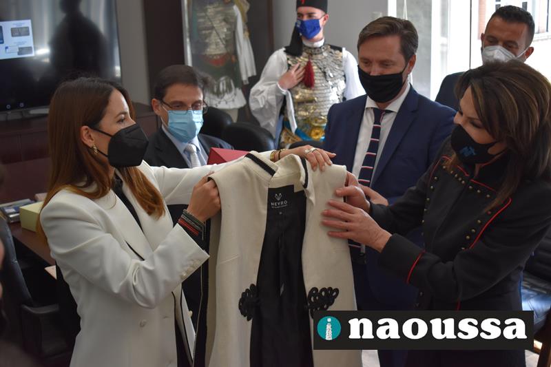 Η ιδιαίτερη προτίμηση της κας. Αγγελοπούλου στην Ναουσαίικη ένδυση και η επιλογή του Nevro Blazer της Ελεάννας Ταμπούρη