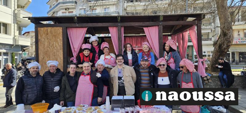 Χοροί με τα μπουλούκια και τον κόσμο στην Γιορτή Φασολάδας των Φίλων του Καρναβαλιού στην πλατεία Καρατάσου