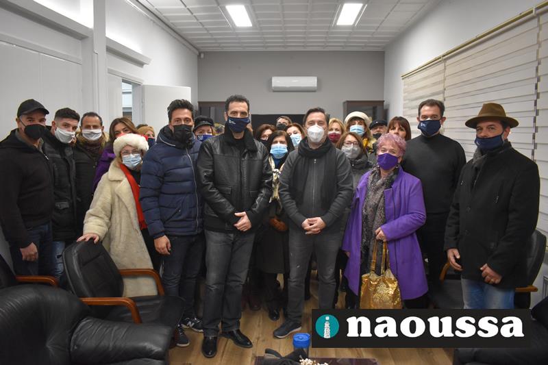 Μελωδικά κάλαντα από το Μουσικό Σωματείο «Ωδείο Ναούσης» στο δημαρχείο Νάουσας (video)
