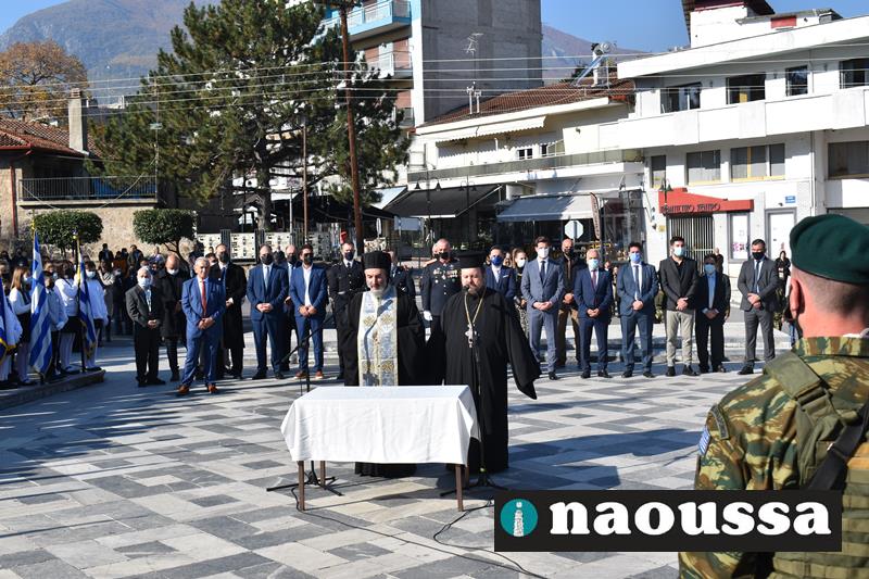 Η κατάθεση στεφάνων στο Ηρώο της Νάουσας και ο πανηγυρικός της 28ης Οκτωβρίου (video+φωτορεπορτάζ)