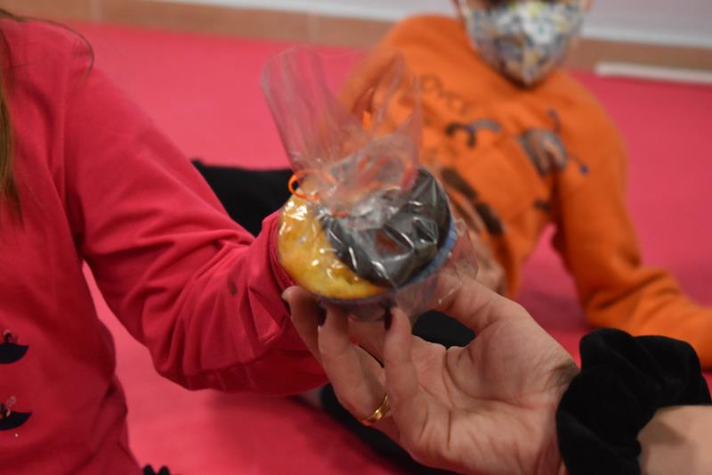 Κοπή βασιλόπιτας γεμάτη χαμόγελα και παιχνίδι για τα παιδιά του ΚΔΑΠ Bee Happy