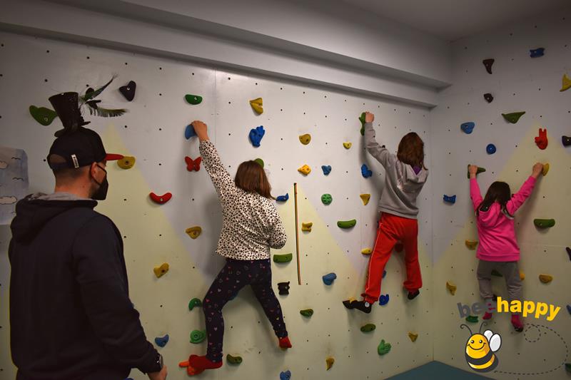 Στην κορυφή με το Κέντρο Δημιουργικής Απασχόλησης Παιδιών (ΚΔΑΠ) Bee Happy  