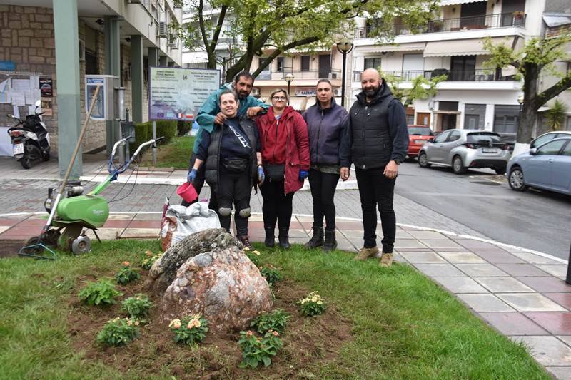 "Άνθισε" η Νάουσα για το Πάσχα με μήνυμα συμπερίληψης