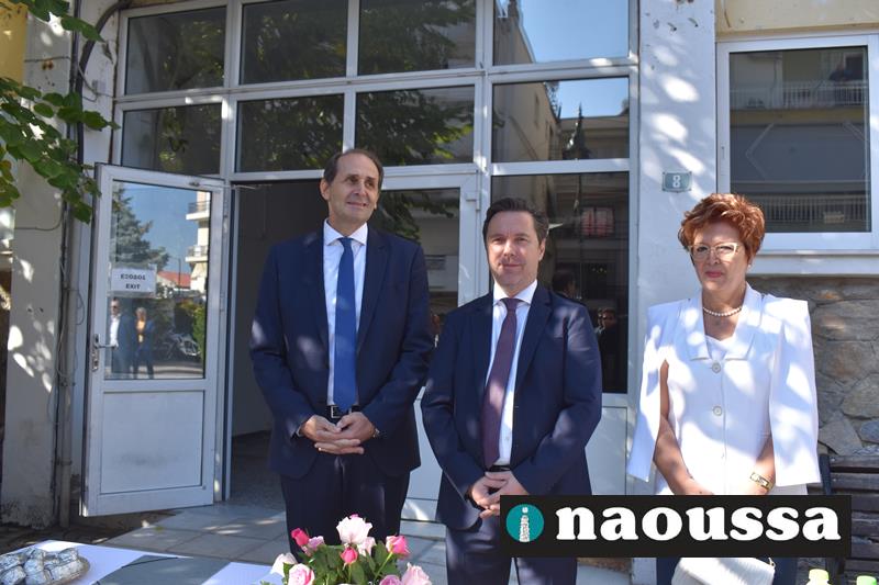 Η τελετή παράδοσης -παραλαβής για τη δωρεάν παραχώρηση της χρήσης του πρώην Διοικητηρίου (ισόγειο και 1ος όροφος), στον Δήμο Ηρωικής Πόλης Νάουσας (video+φωτορεπορτάζ)