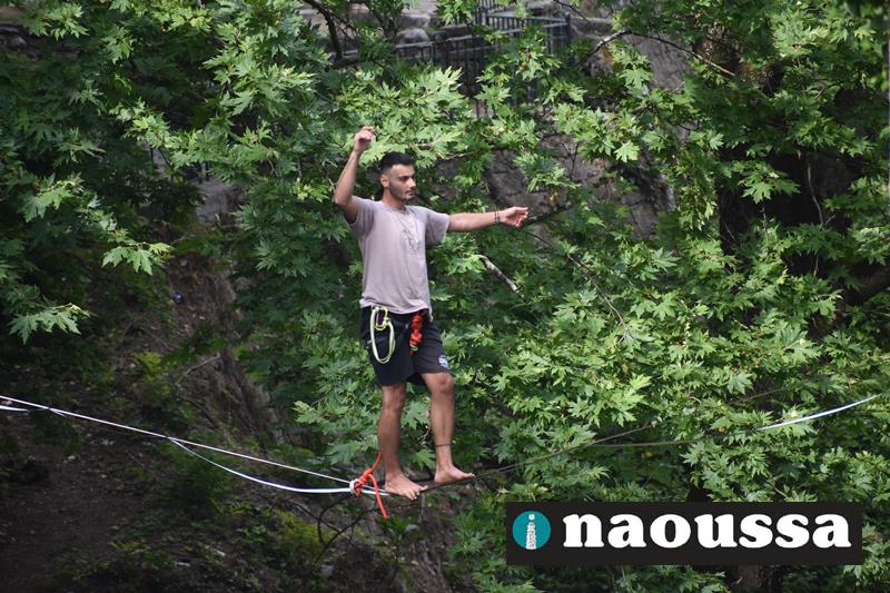 Μοναδικό θέαμα από το Slackline στην Αράπιτσα της Νάουσας (video+φωτορεπορτάζ)