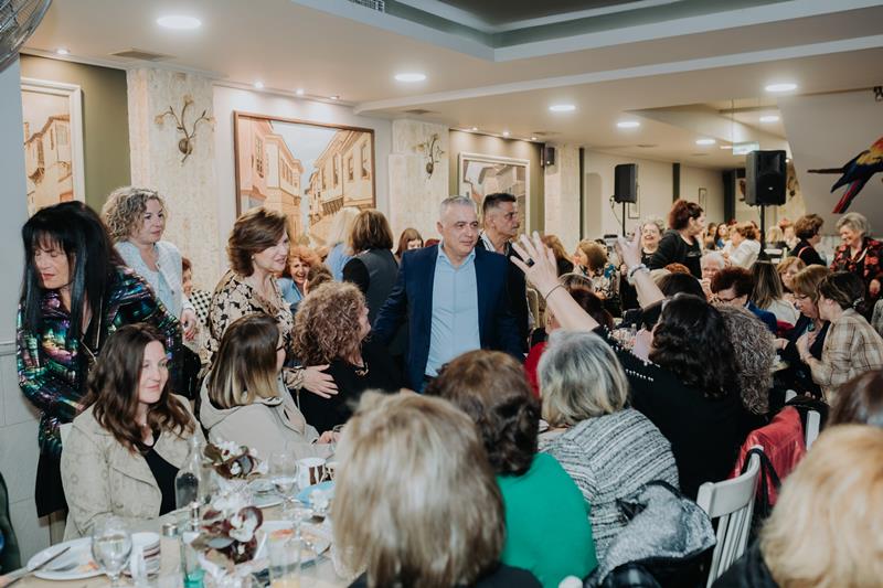 ΚΟΣΜΟΠΛΗΜΜΥΡΑ ΣΤΗ ΣΥΓΚΕΝΤΡΩΣΗ ΤΟΥ ΛΑΖΑΡΟΥ ΤΣΑΒΔΑΡΙΔΗ ΓΙΑ ΤΙΣ ΓΥΝΑΙΚΕΣ ΚΑΙ ΤΙΣ ΜΑΝΕΣ ΤΗΣ ΗΜΑΘΙΑΣ