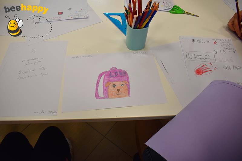 Σχεδιάζουν τη δική τους ξεχωριστή τσάντα τα παιδιά του ΚΔΑΠ Bee Happy