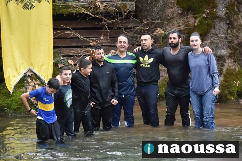 Ο Αγιασμός των υδάτων στο μαγευτικό άλσος του Αγίου Νικολάου Νάουσας (φωτορεπορτάζ)