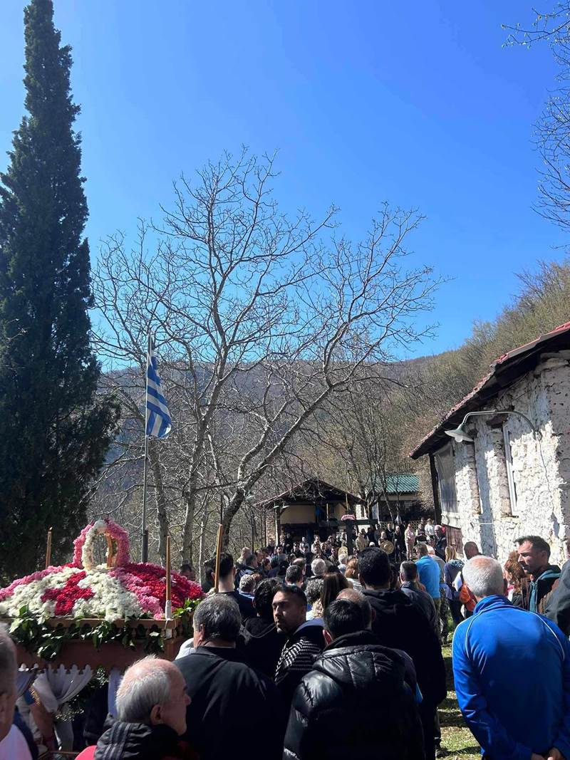 Η περιφορά του Επιτάφιου  στην Έξω Υπαπαντή Νάουσας 