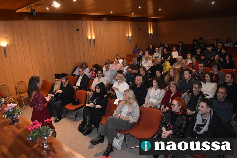 Μουσική πανδαισία από τους μαθητές των ωδείων της Νάουσας-Θερμό χειροκρότημα στο 13ο Χορωδιακό Φεστιβάλ «Άγγελμα Ελευθερίας»