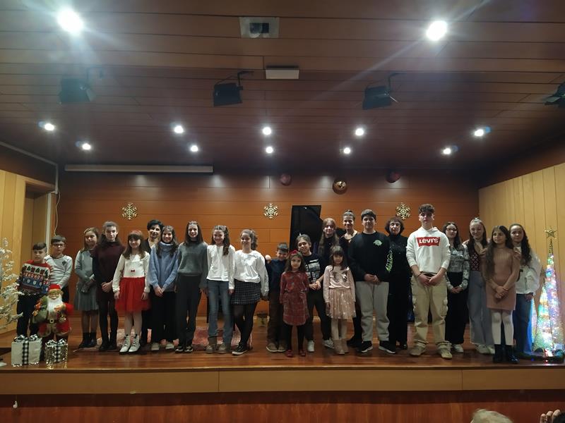 Χριστουγεννιάτικη γιορτή με τίτλο «Γιορτάστε μαζί μας!!» 