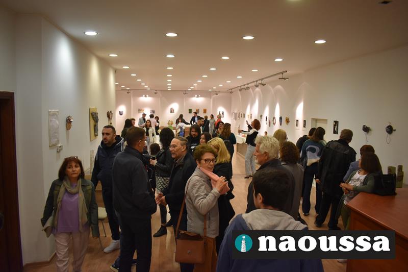 Άνοιξαν τις πύλες τους οι εκθέσεις των τμημάτων ζωγραφικής (παιδικής, εφήβων), κεραμικής και χαρακτικής των Εικαστικών Εργαστηρίων του Δήμου Νάουσας (φωτορεπορτάζ)