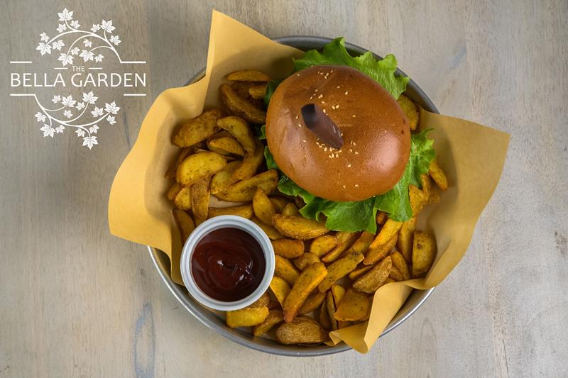 Ώρα για λαχταριστά burgers στο «THE BELLA GARDEN»