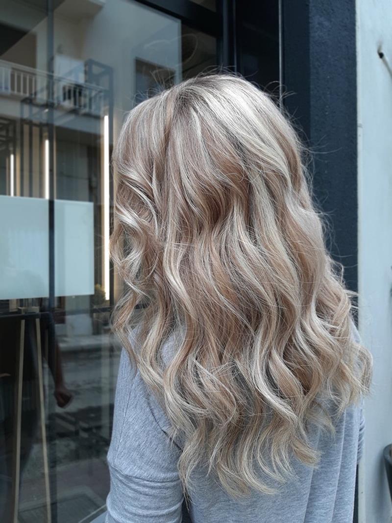 Εντυπωσιακό ξανθό από το NANA HAIR SALON