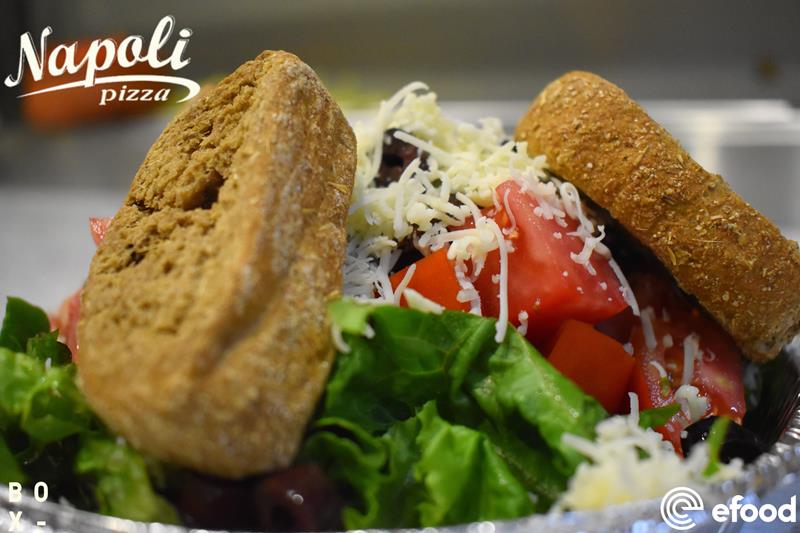 Δροσερές σαλάτες από την pizza Napoli