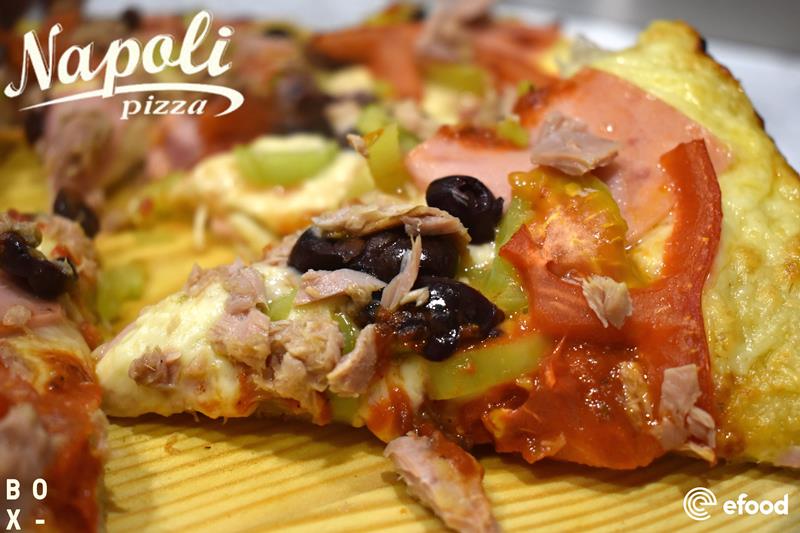 Pizza με τόνο από την pizza Napoli 