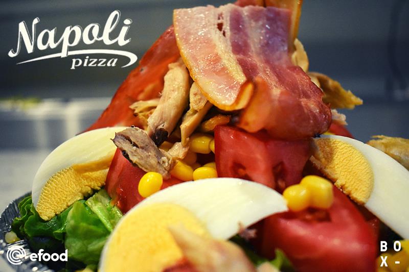 Πολύχρωμη καλοκαιρινή κοτοσαλάτα από την pizza Νapoli