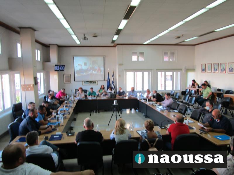 Οι ενημερώσεις και τα ερωτήματα στο δημοτικό συμβούλιο Νάουσας 