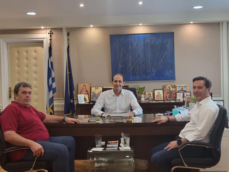 Συνάντηση του Δημάρχου Νάουσας Νικόλα Καρανικόλα με τον Υφυπουργό Οικονομικών Απόστολο Βεσυρόπουλο