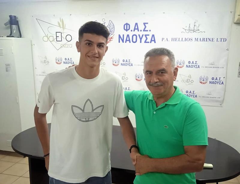 Στον ΦΑΣ Νάουσα ο 19χρονος σέντερ φορ Τάσος Τασιώνας