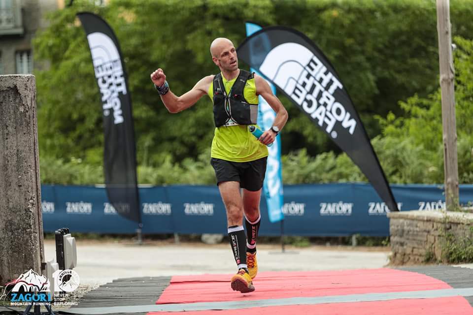 Ο Σύλλογος Νάουσα - Βέρμιο Trail από την Αμοργό στα Γιάννενα με "3" ζεύγη πάνινα