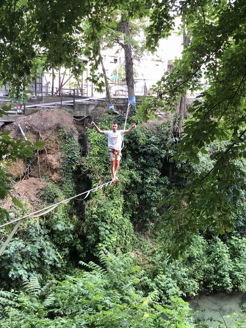 Slackline στην Αράπιτσα το απόγευμα του Σαββάτου από την Hybrid slacklines