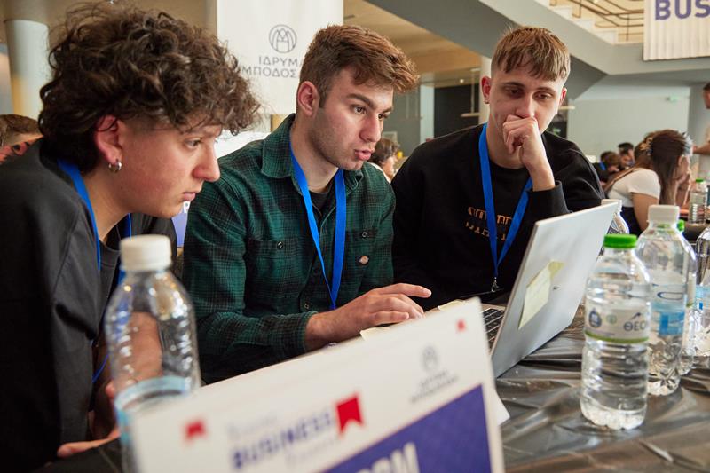 Στο τελικό του πανελλήνιου  διαγωνισμού  επιχειρηματικότητας Young Business Talents οι μαθητές του ΕΠΑΛ Νάουσας Δημήτρης Τσίλης, Αλέξανδρος Τσακίρης και Γιώργος Ψηρίδης