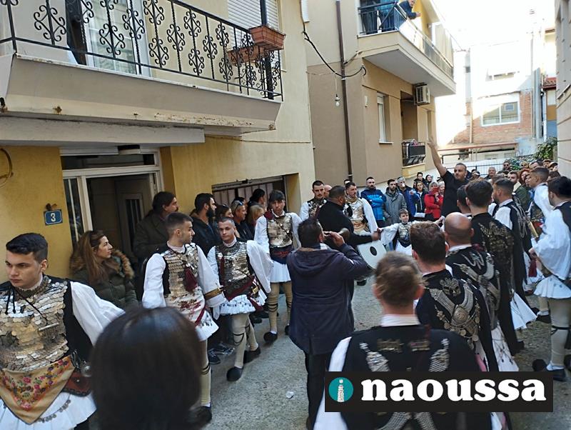 Χοροί-Τραγούδια και Γλέντια στα σπίτια από τους Γενίτσαρους (video)