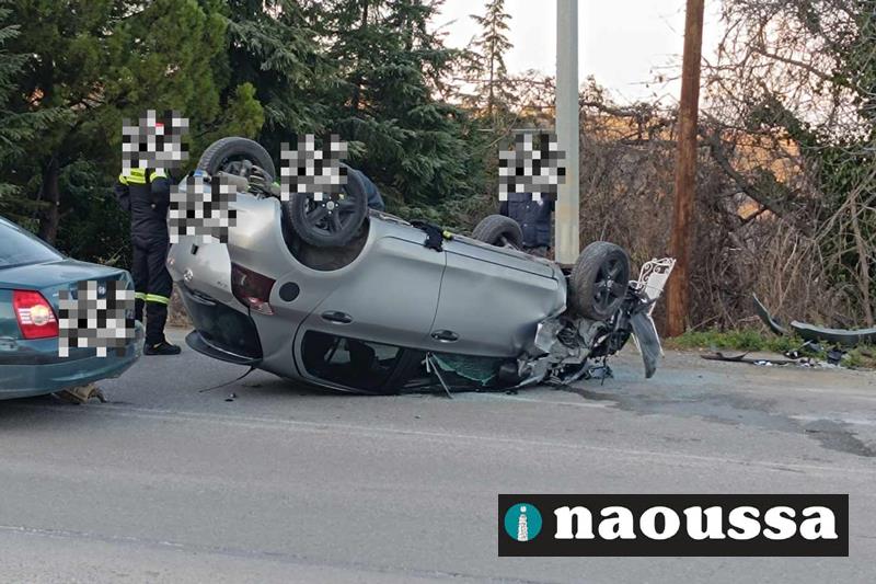 Ντελαπάρισε αυτοκίνητο σε τροχαίο ατύχημα στην Επαρ.Οδ. Νάουσας-Κάτω Βερμίου