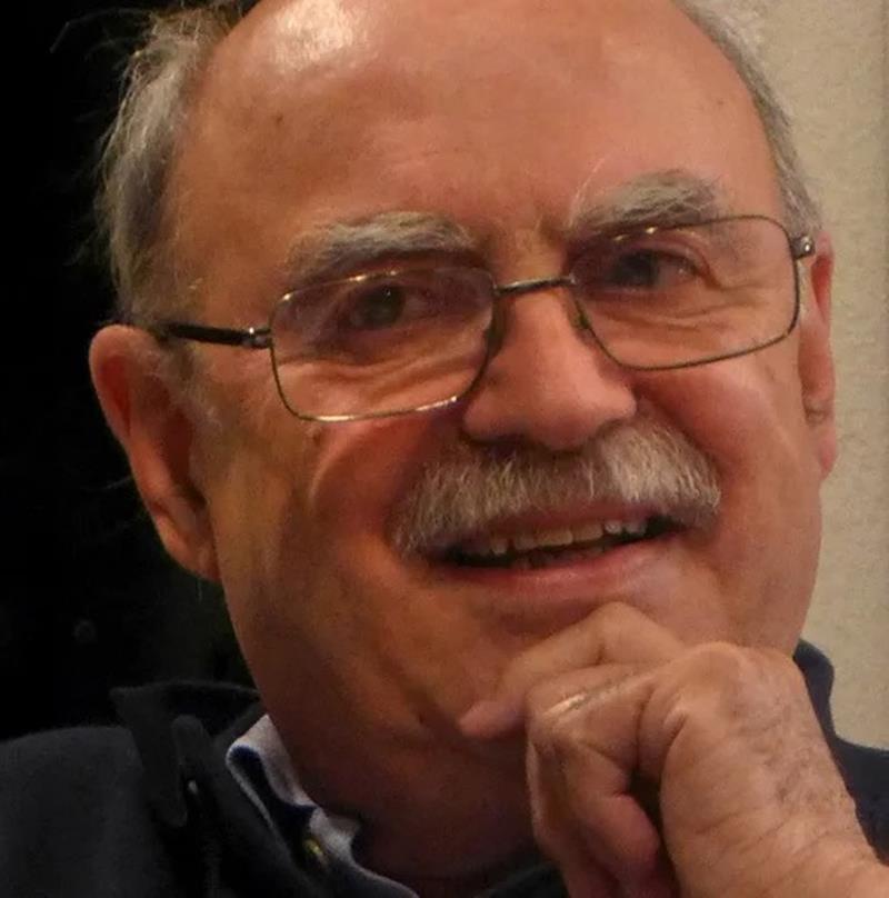 Προσφορά του Ναουσαίου δημοσιογράφου Νίκου Κιάου στην Δημοτική Βιβλιοθήκη   