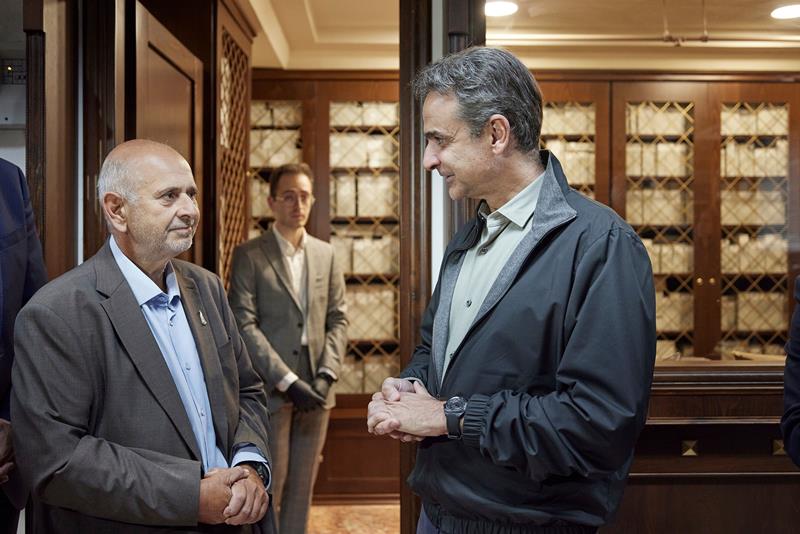 Στεφάνι προς τιμήν των θυμάτων της Γενοκτονίας των Ελλήνων του Πόντου στη Νάουσα από τον Πρωθυπουργό 