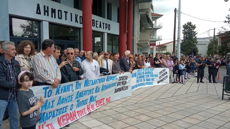 Δυναμική κινητοποίηση στην παρέλαση από τους εργαζόμενους του Βαρβαρέσου 