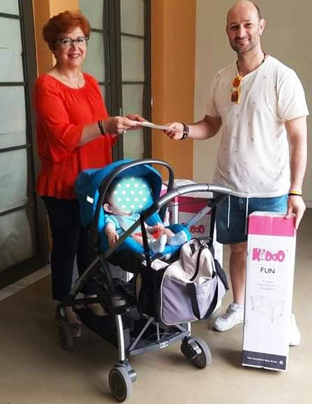 Δήμος Νάουσας: Παραδόθηκαν τα πρώτα παρκοκρέβατα σε οικογένειες δημοτών που απέκτησαν παιδί