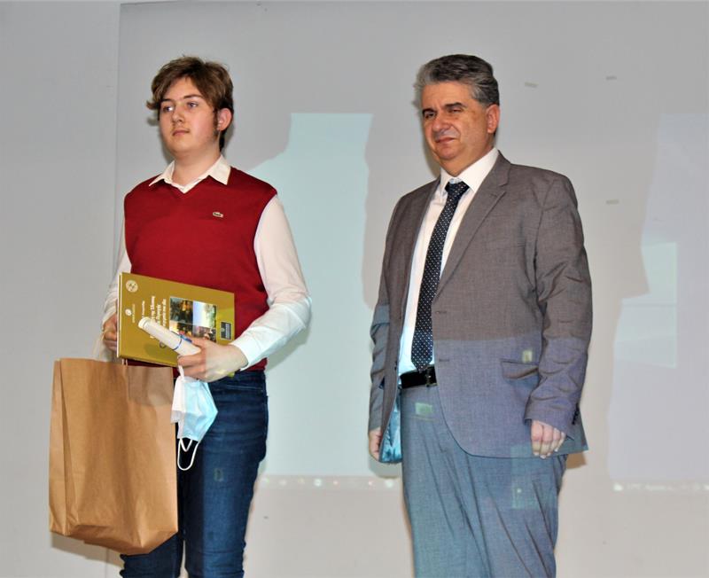 Βράβευση του μαθητή της Γ΄ τάξης του Λαππείου 1ου Γυμνασίου Νάουσας Μπίλη Αναστάσιου 