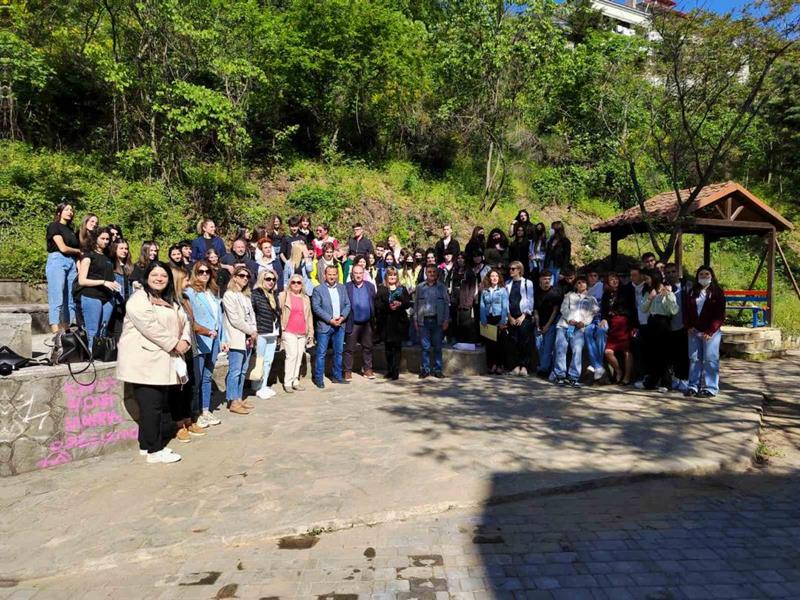 Στην 2η θέση των αγώνων Επιχειρηματολογίας – Αντιλογίας η ομάδα του 1ου ΓΕΛ Νάουσας 